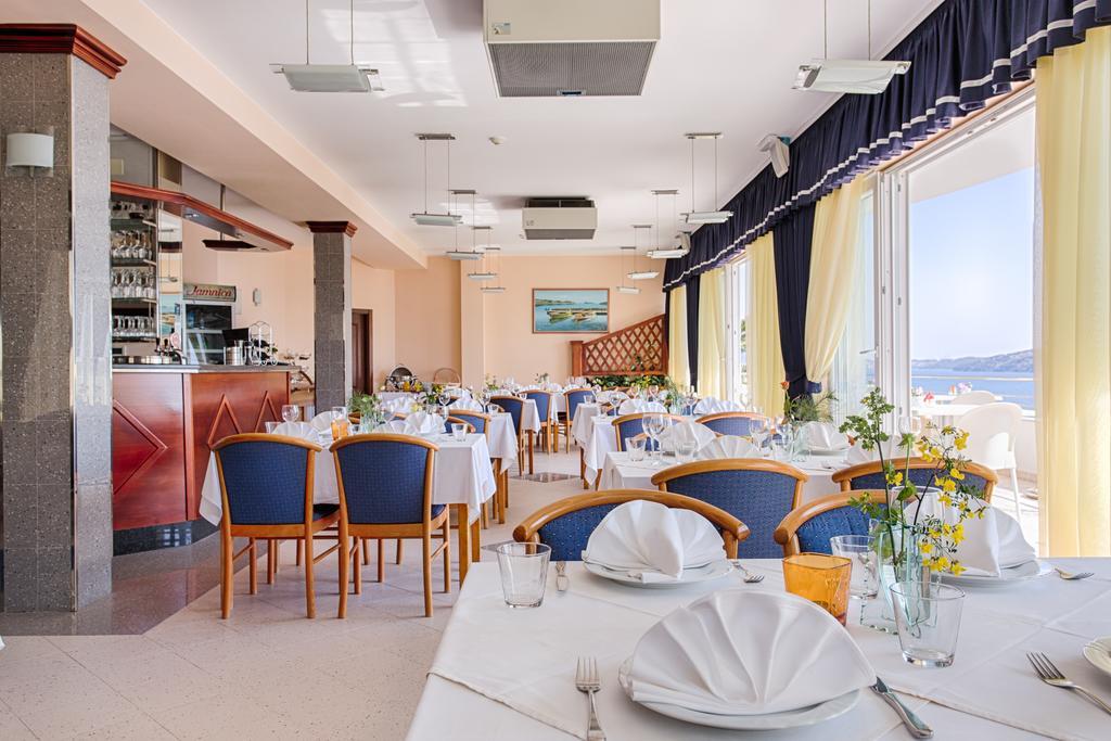 Hotel Viktorija Seget Vranjica Eksteriør billede